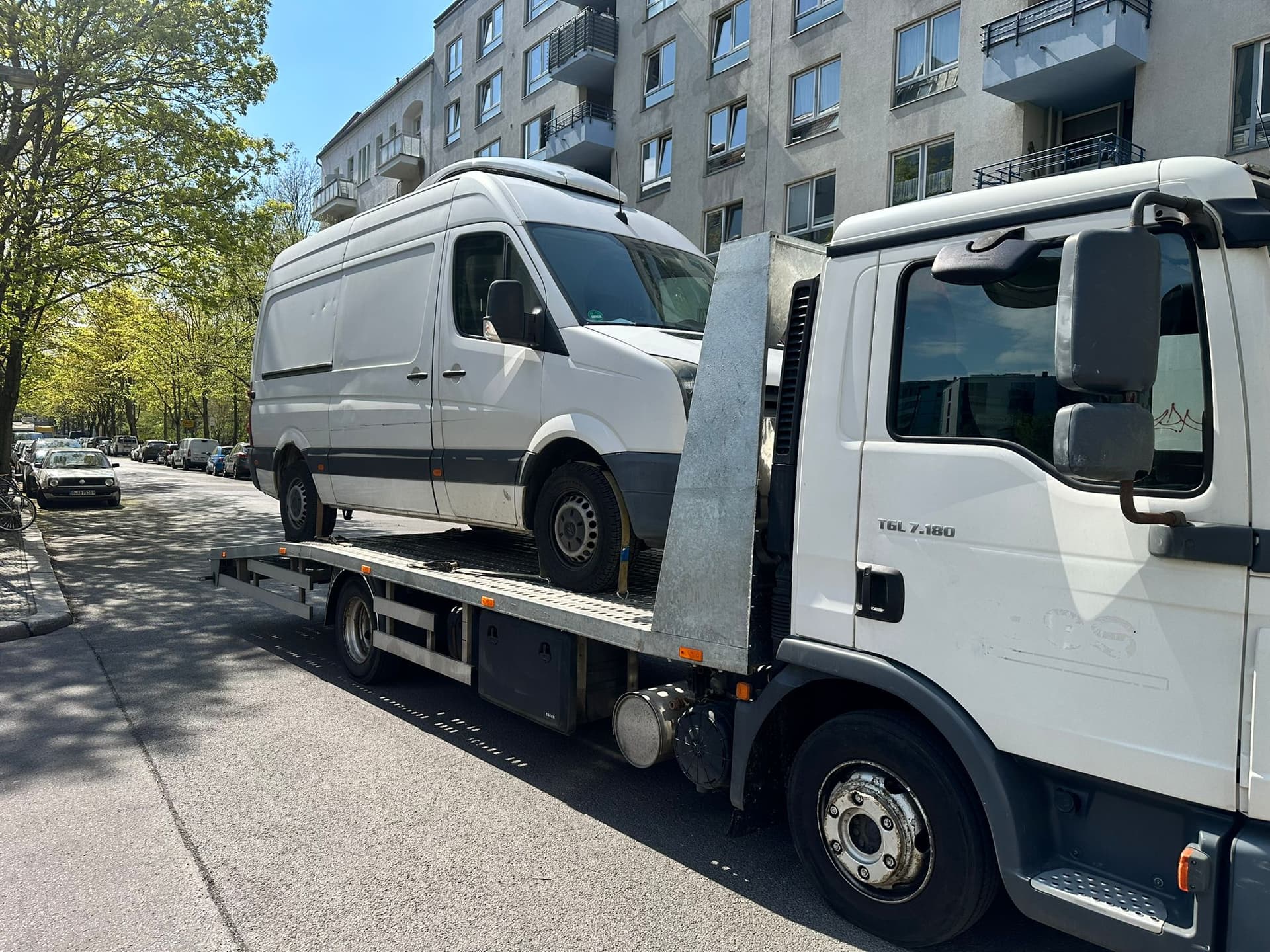 A&D Transporter im Einsatz – Berlin Stadtfahrt