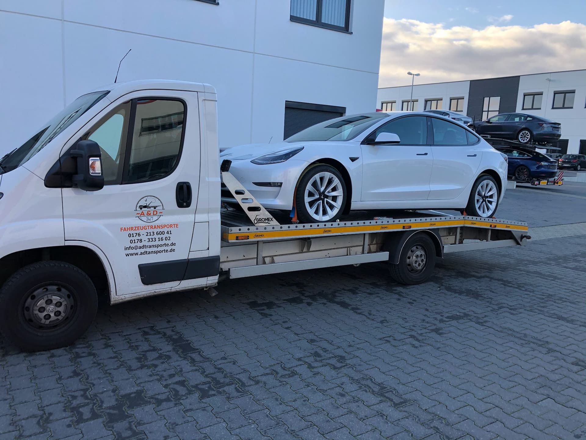 Tesla Überführung – Vorbereitung am Fahrzeug